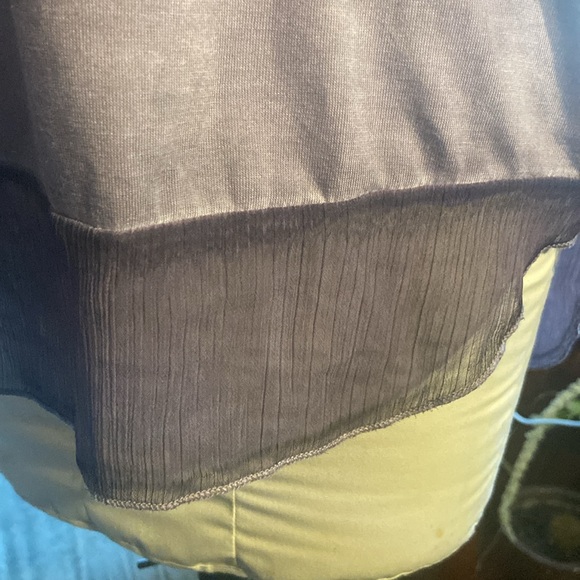 Dusty purple T-shirt size M with beautiful bottom and neck trim. BNWT. - Picture 7 of 9